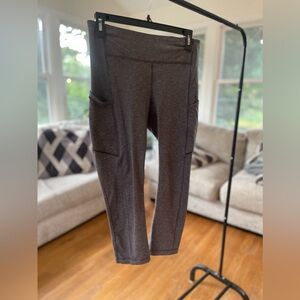 Lululemon - Speed Up Crop 21"